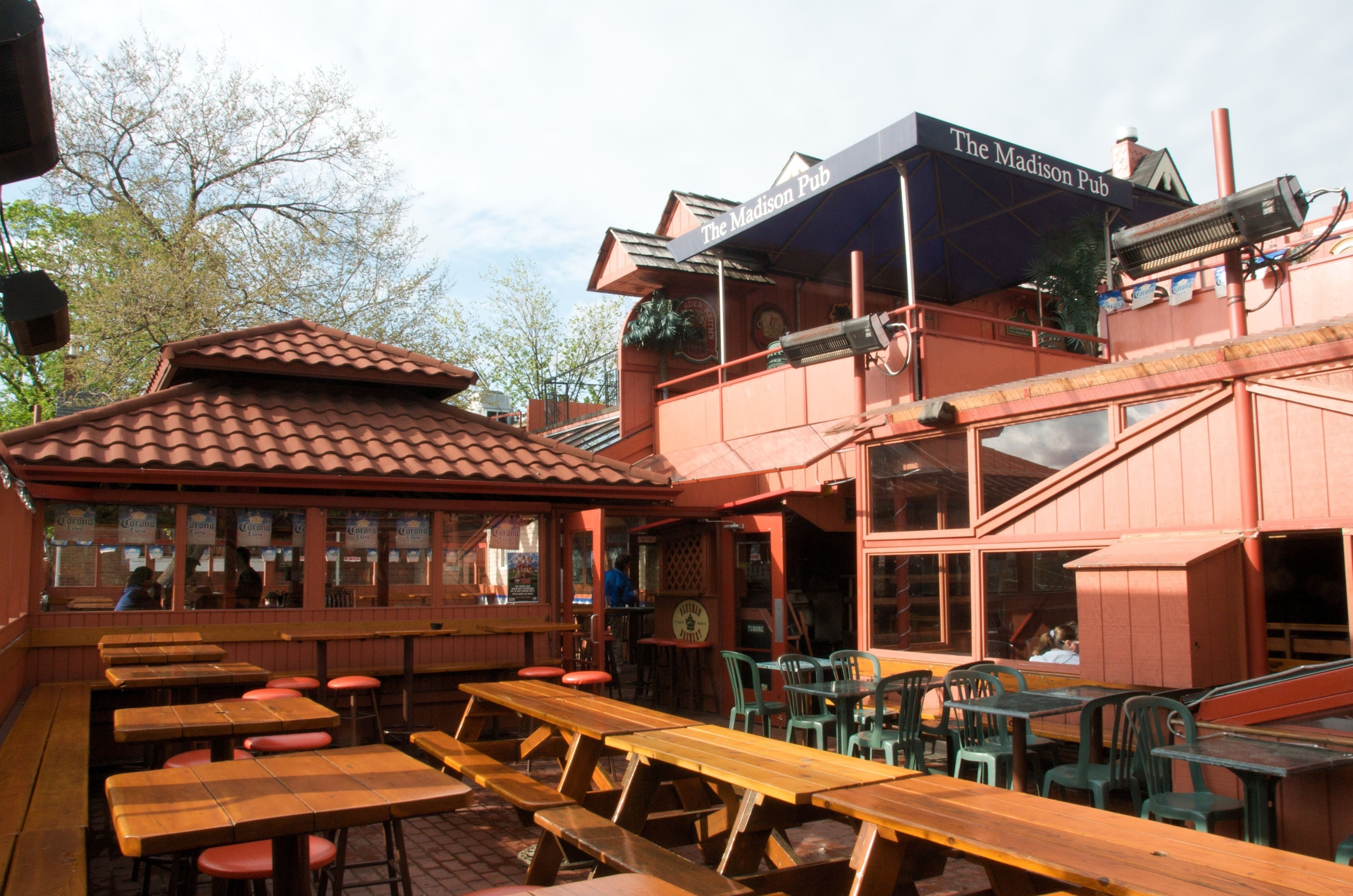 Lunch, dinner and brunch served