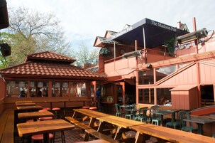 Lunch, dinner and brunch served