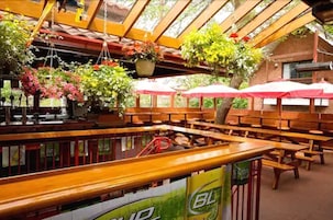 Serveert lunch, diner en brunch