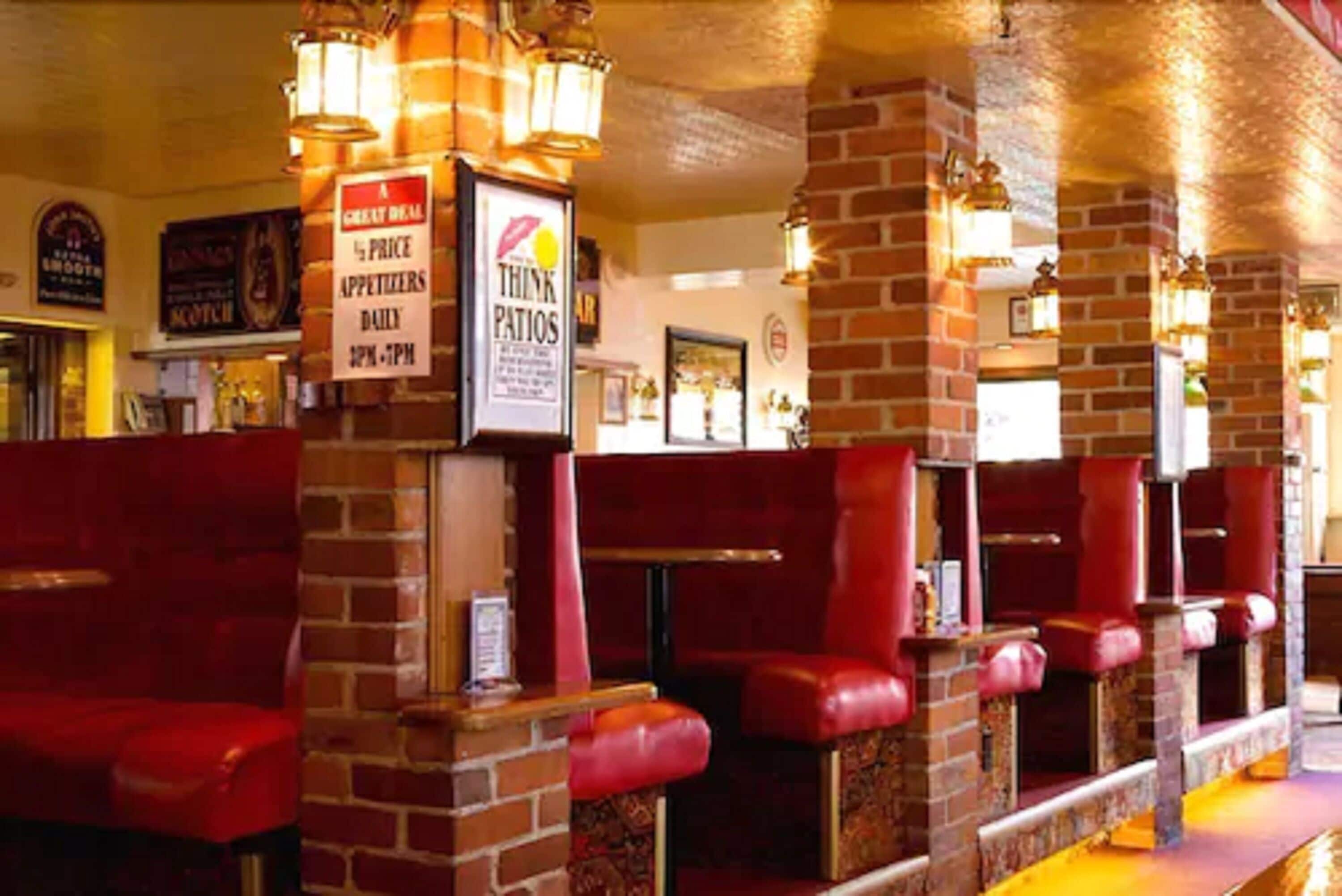 Serves lunch, dinner, and brunch