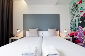 In-room safe, iron/ironing board, free WiFi, bed sheets - St Christopher's Inn, Barcelona - Hostel (Barcelona)