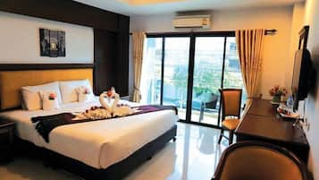 Double Room | In-room safe, blackout curtains, rollaway beds, free WiFi