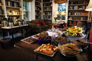 Dagelijks continentaal ontbijt inbegrepen