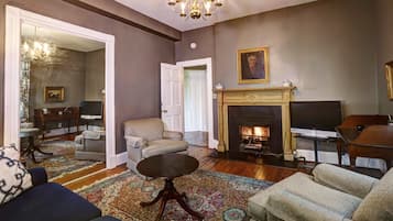 Suite 20 (1st Floor) | Individually decorated, iron/ironing board, free WiFi, bed sheets