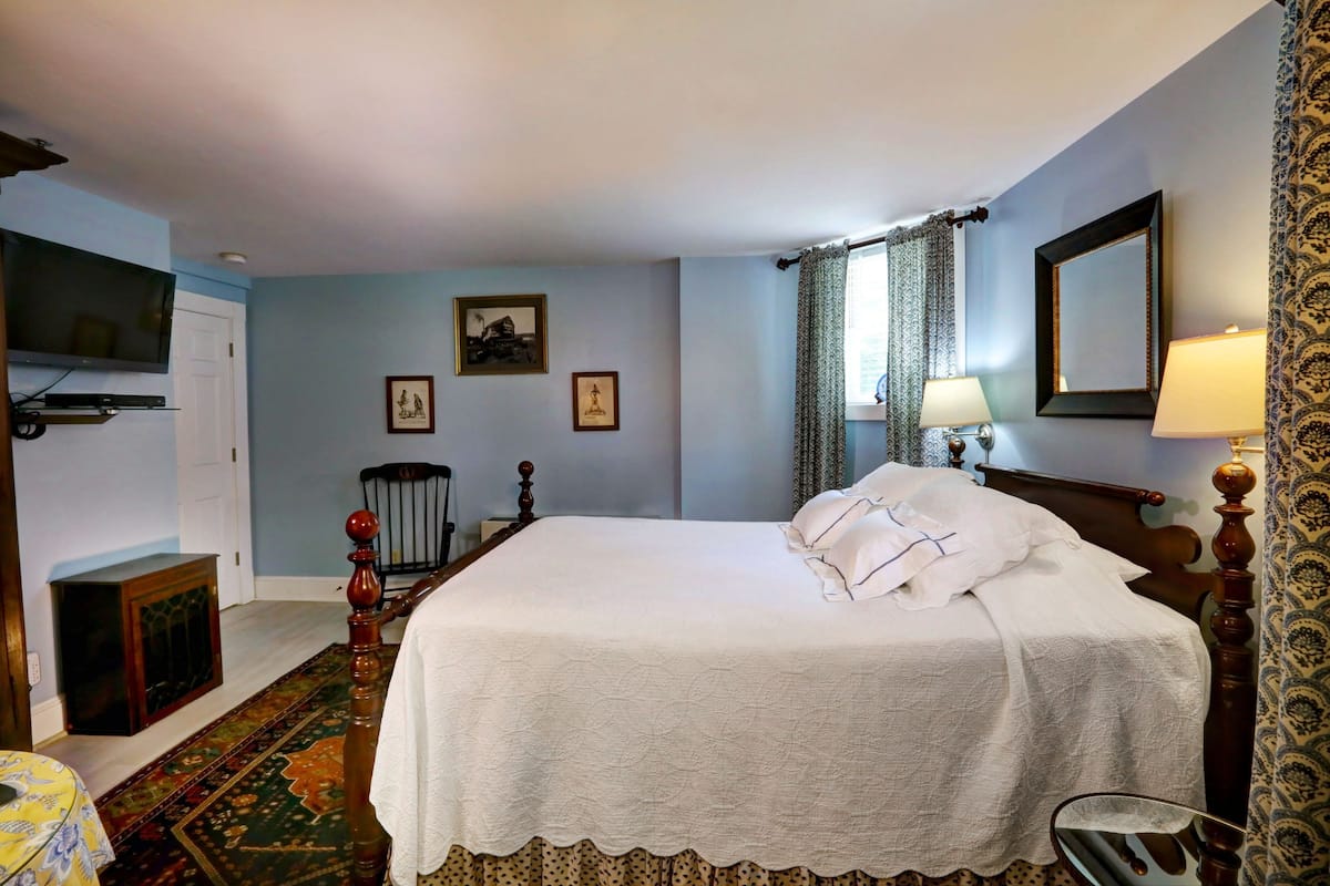 Room 15 (Ground Level) | Individually decorated, iron/ironing board, free WiFi, bed sheets