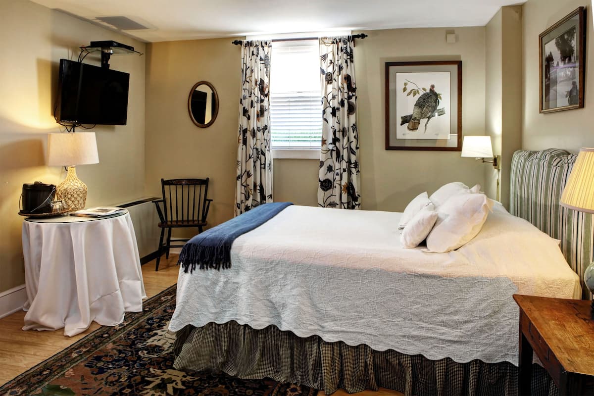 Room 14 (Ground Level) | Individually decorated, iron/ironing board, free WiFi, bed sheets