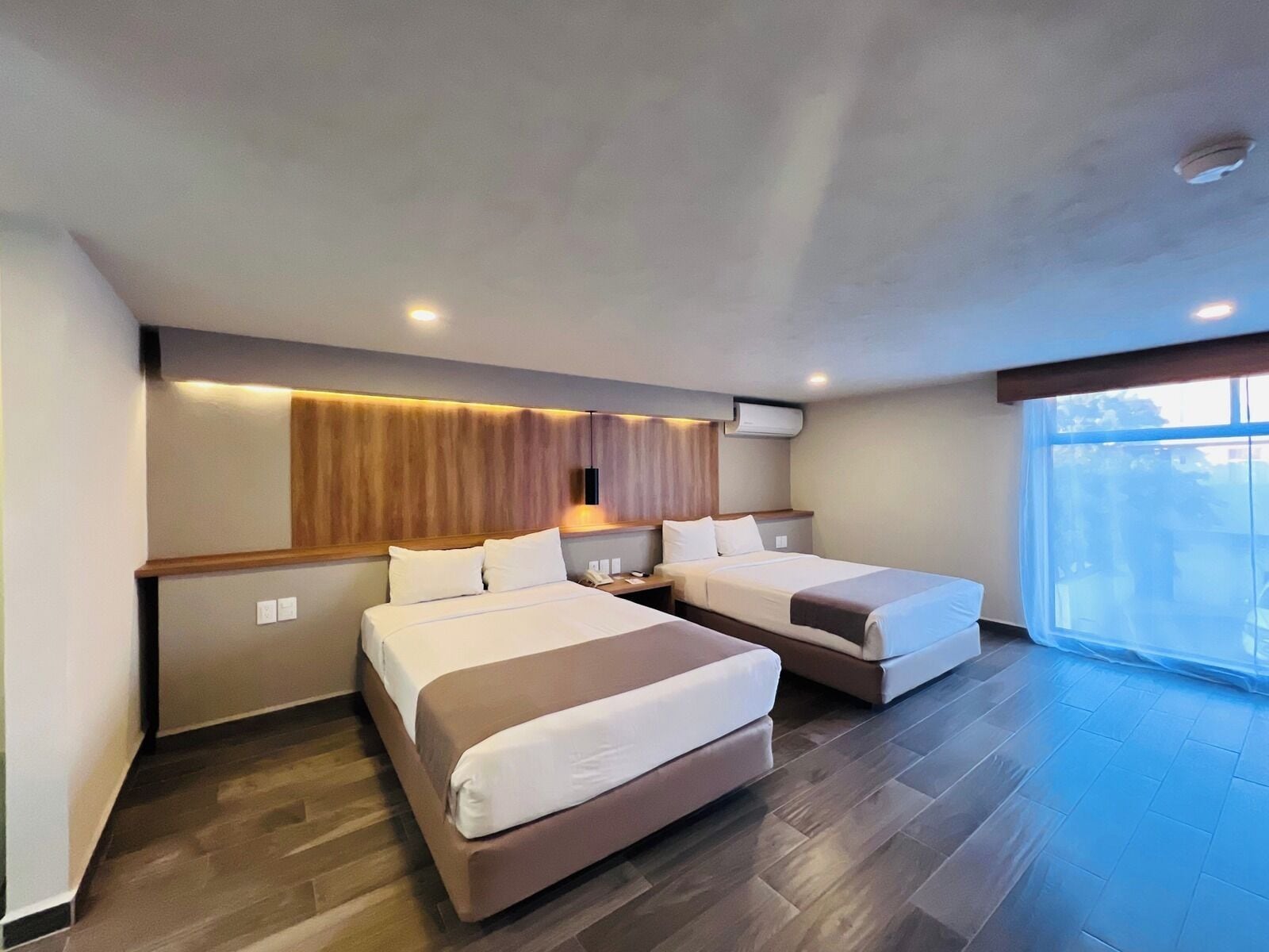 Photo - La Posada Hotel & Suites