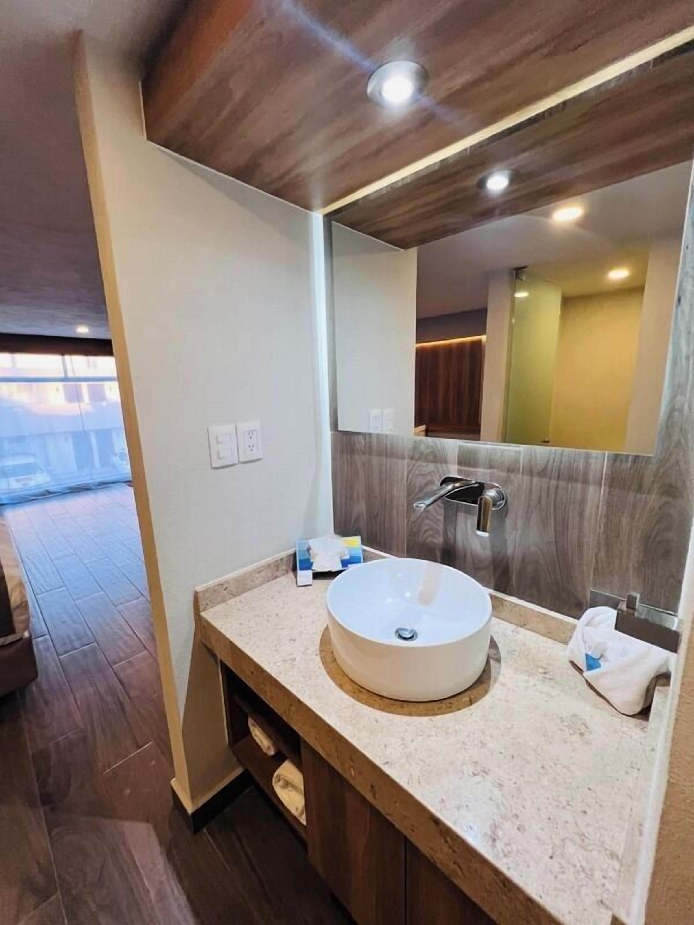 Photo - La Posada Hotel & Suites