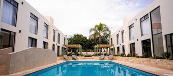 La Posada Hotel & Suites