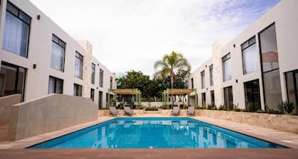 La Posada Hotel & Suites