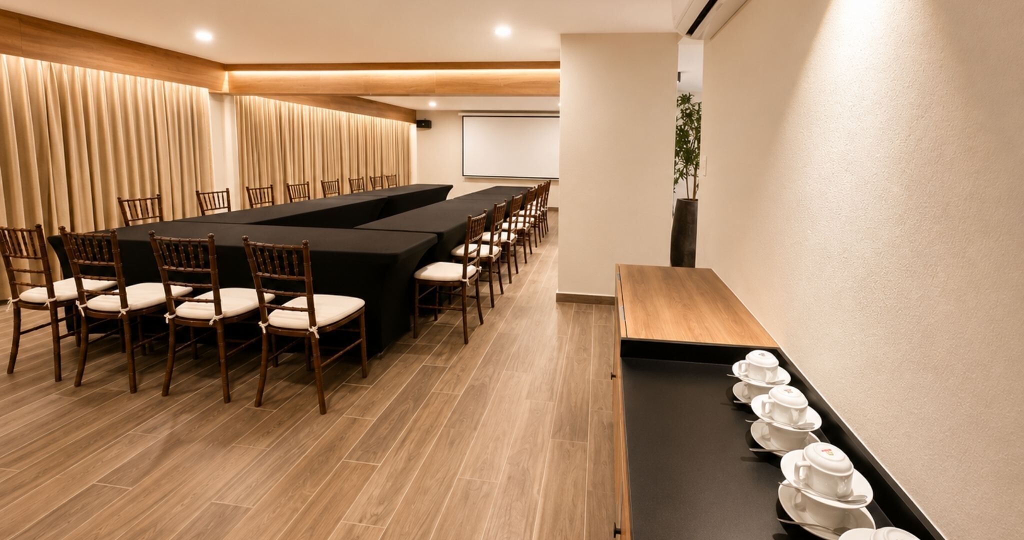 Photo - La Posada Hotel & Suites