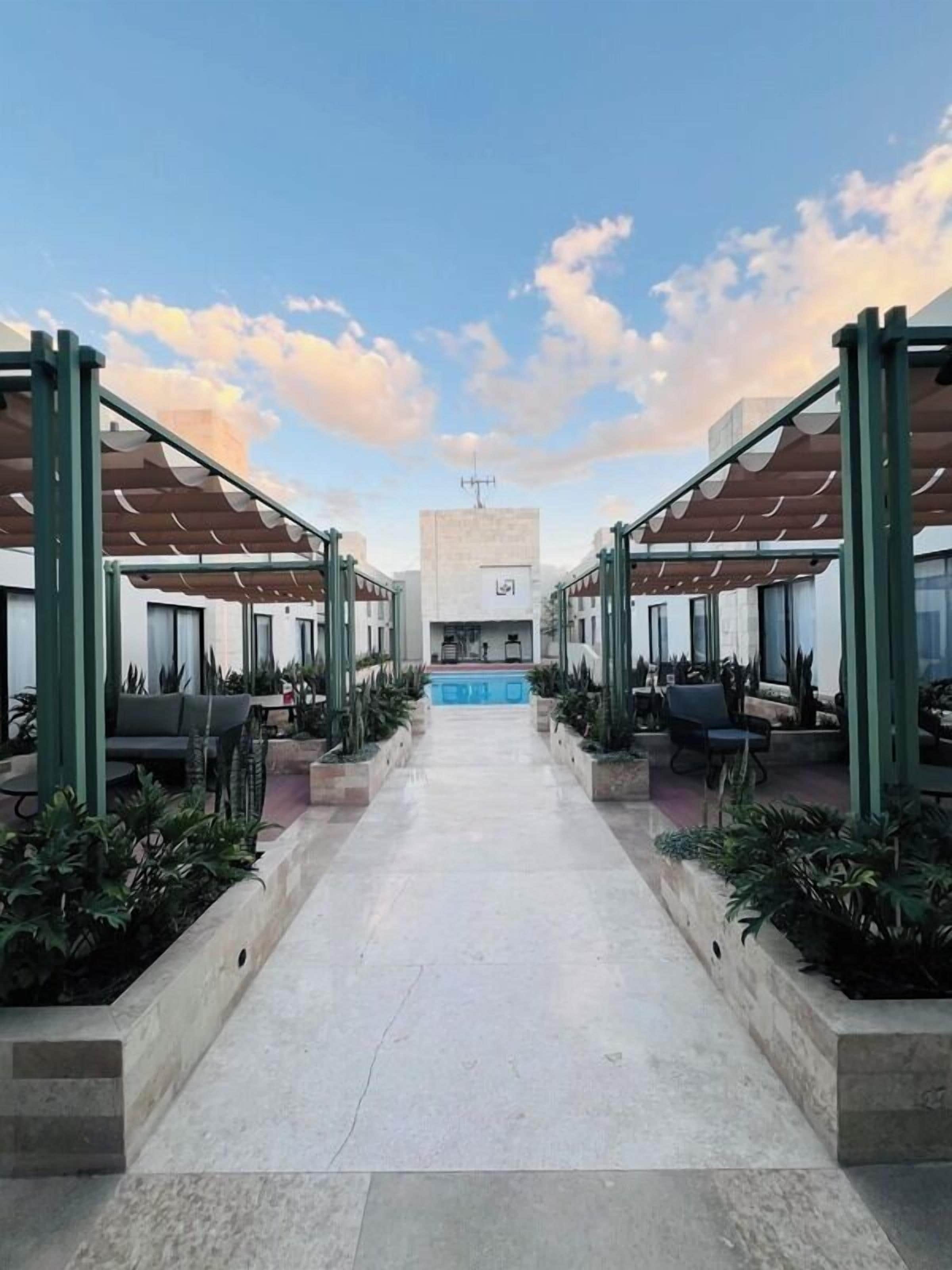 Photo - La Posada Hotel & Suites