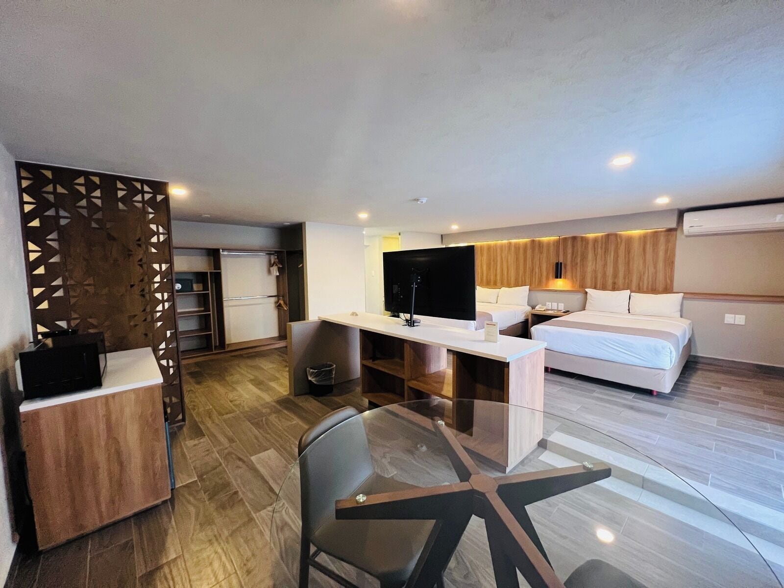 Photo - La Posada Hotel & Suites