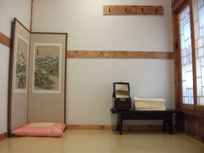 LED TV - Hyosunjae Hanok Guesthouse (Seoul)