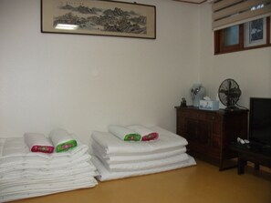 Family Room | Premium bedding, free WiFi - Hyosunjae Hanok Guesthouse (Seoul)