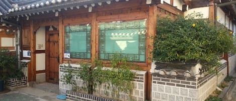 施設の正面