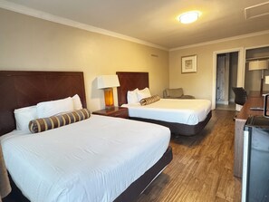 Standard Room, 2 Katil Kelamin (Double) | Peralatan tempat tidur premium, dihias secara berasingan 