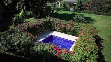 Bañera de hidromasaje exterior