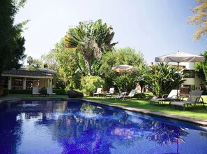 室外游泳池，免费小屋，池畔遮阳伞