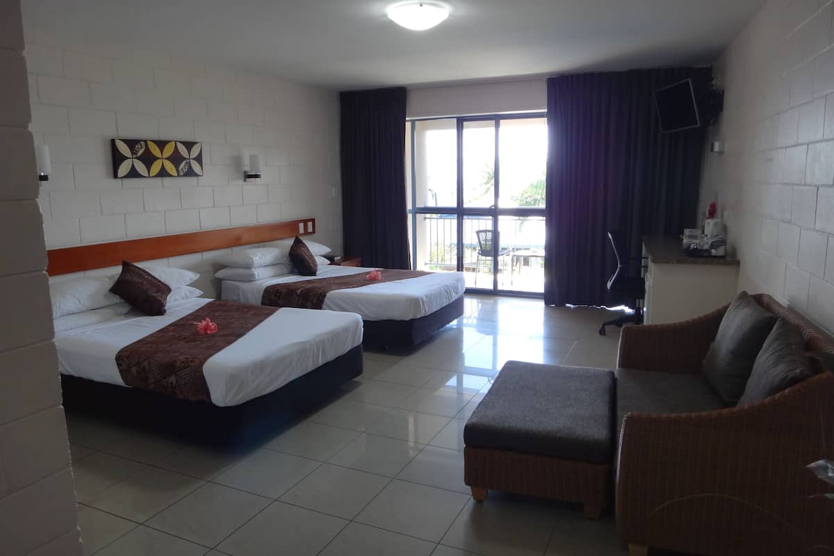 deluxe twin room | desk, cots/infant beds, wifi, bed sheets
