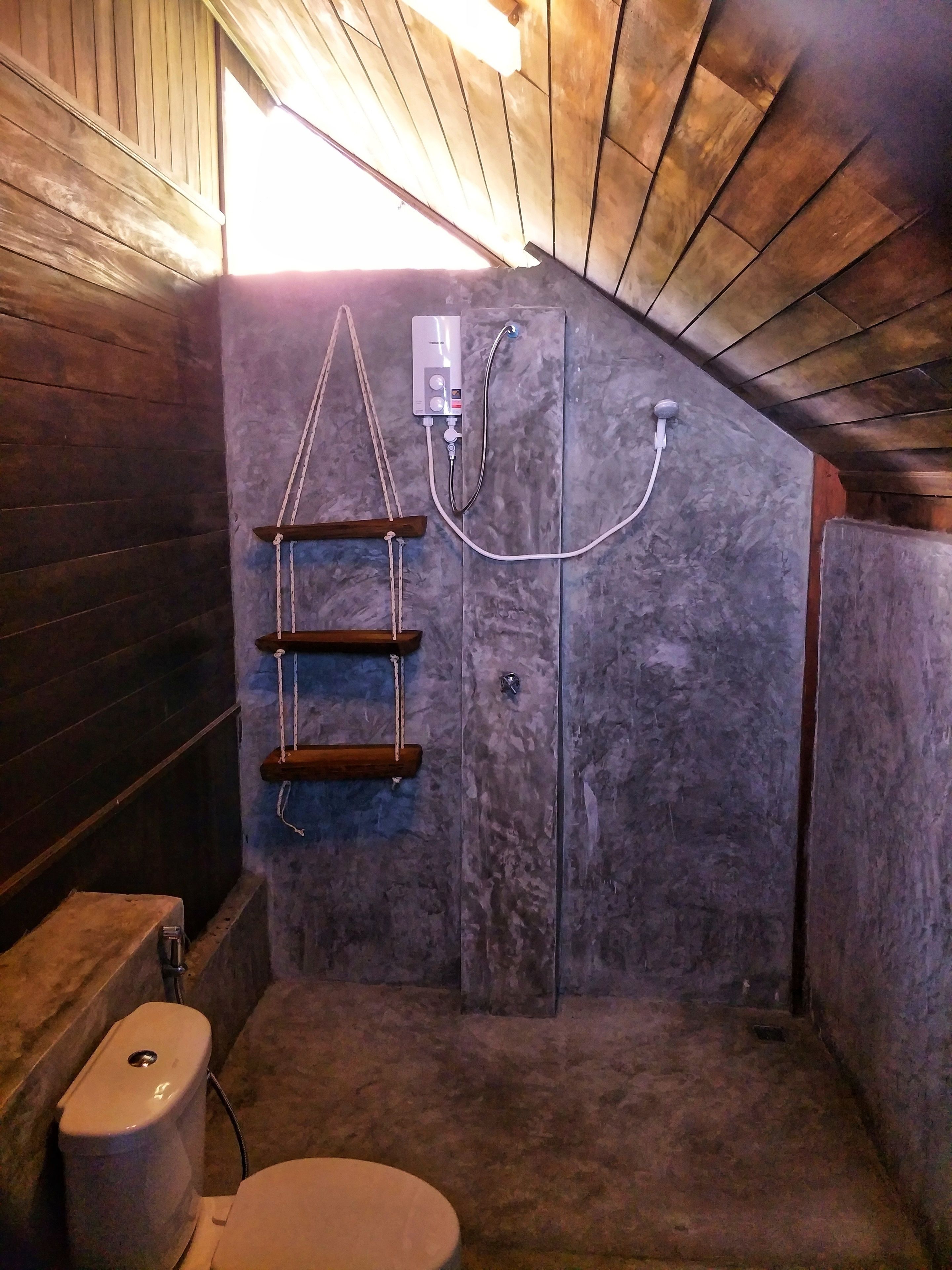 deluxe house, 1 bedroom, sea view, mountainside | bathroom | shower, towels