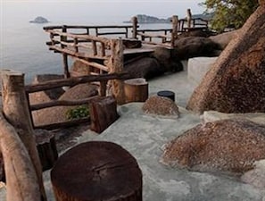 Outdoor dining - Moondance Magic View Bungalow (Koh Tao)