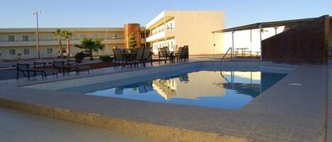 Een seizoensgebonden buitenzwembad