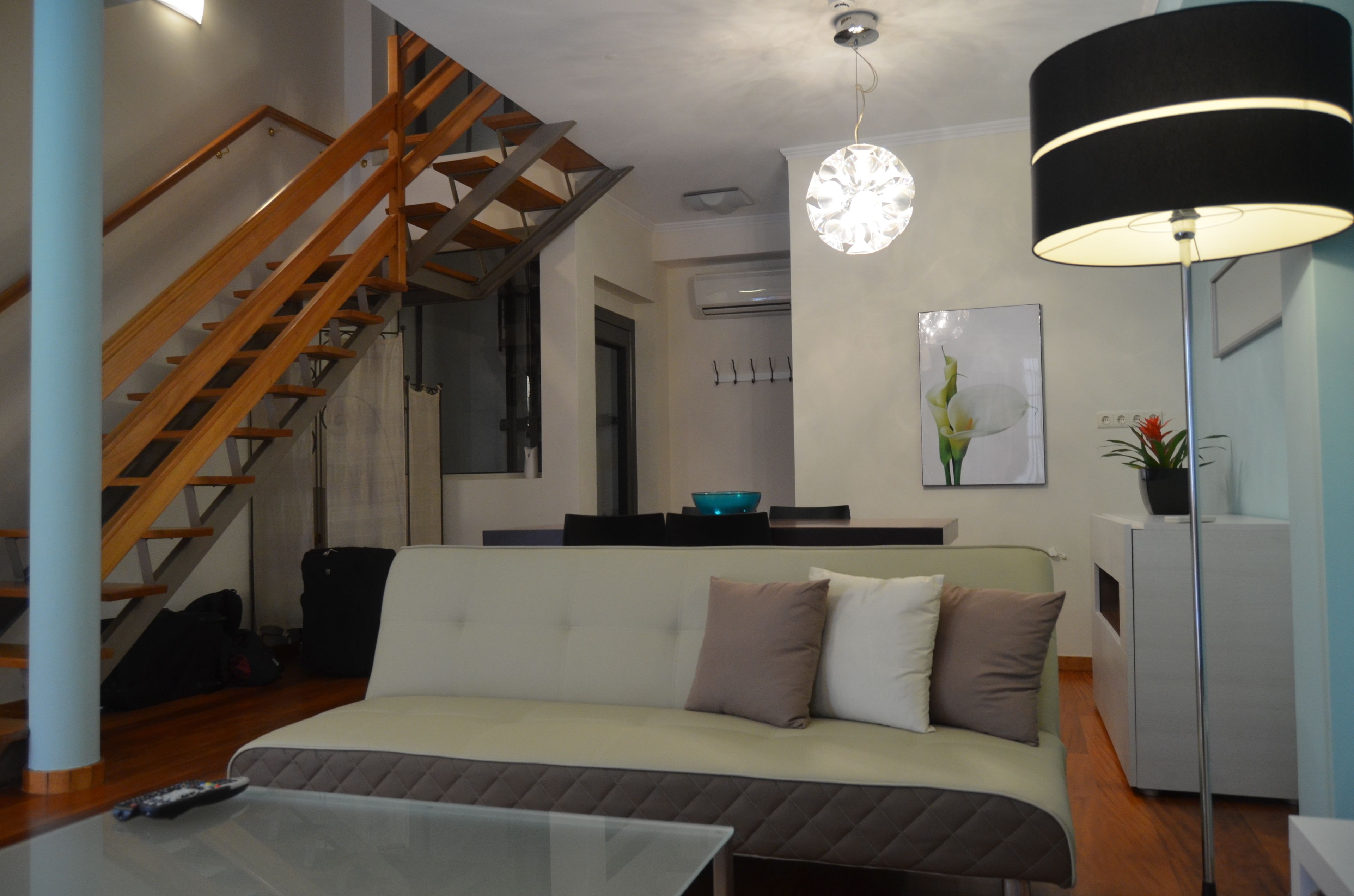 Apartamento família | Área de estar | TV