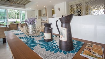 Petit déjeuner continental (500 THB par personne)