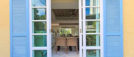 Päivittäinen mannermainen aamiainen (500 THB per henkilö)