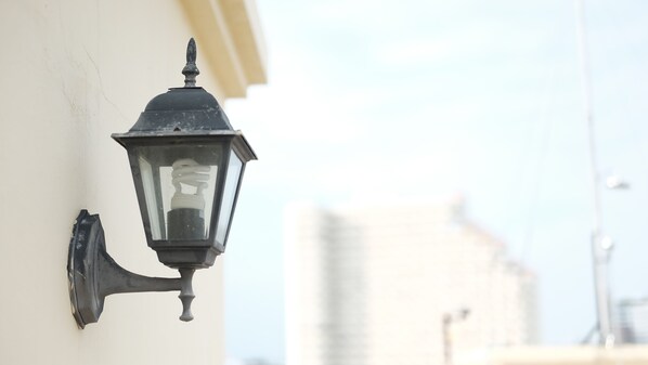 A wall-mounted street lamp with a traditional design. - De Pastel Hotel (Hua Hin)