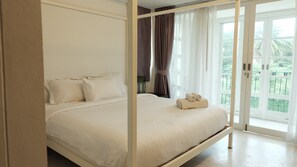 Deluxe Room, Balcony, Partial Sea View