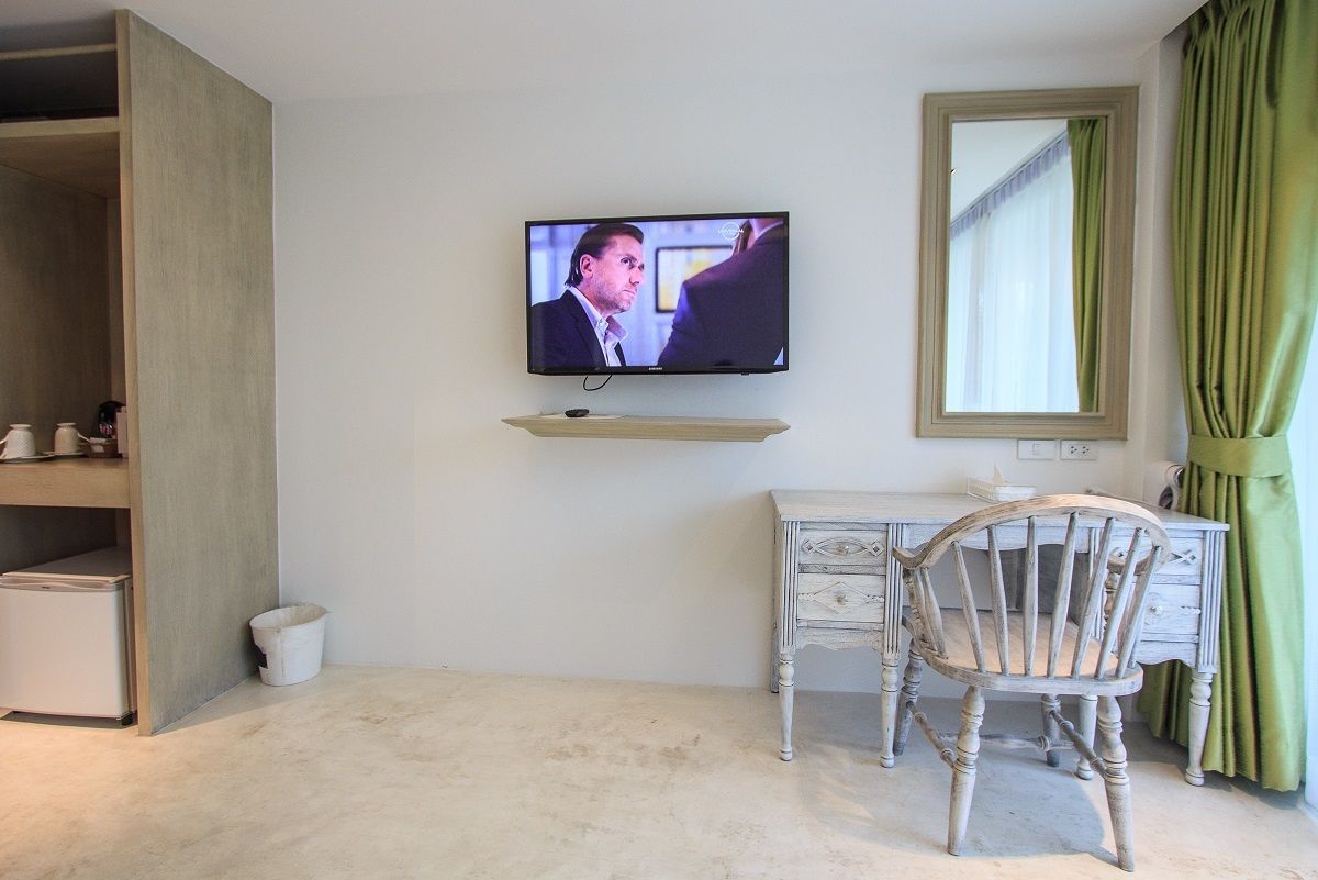 deluxe room, balcony, partial sea view | room amenity