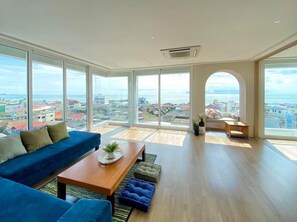 Grand Suite | 3 bedrooms, in-room safe, blackout drapes, rollaway beds