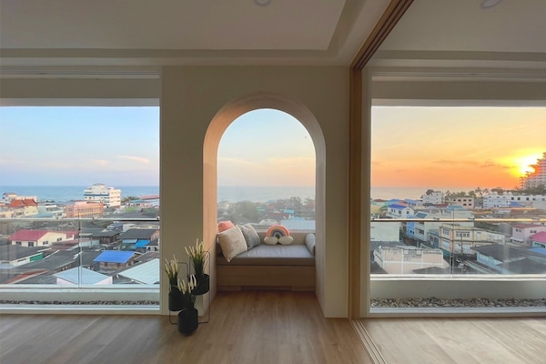 Grand Suite | Living area | LCD TV