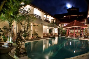 Outdoor pool - Hotel The Flora Kuta Bali (Kuta)