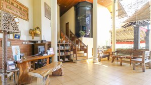 Lobby-lounge