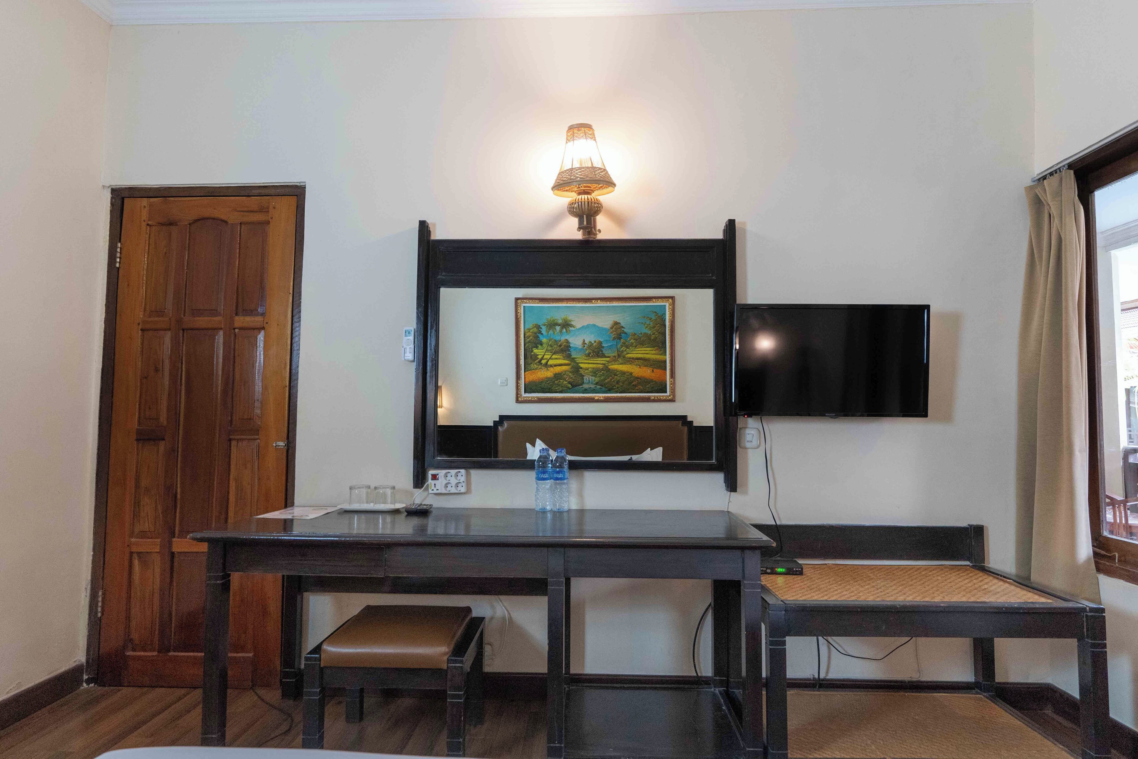 deluxe room | egyptian cotton sheets, premium bedding, desk, free wifi