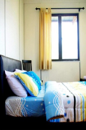 Aircond Double Room with River view | Individually decorated, free WiFi - The Jiong Guesthouse - Hostel (Malacca City)