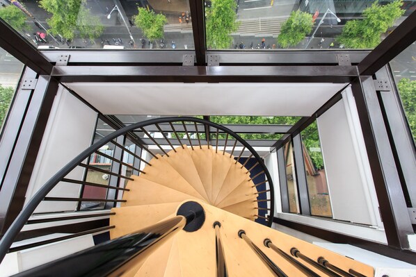 Deluxe Two Bedroom Boulevard Suite | Living area - Paramount Serviced Apartments (Melbourne)