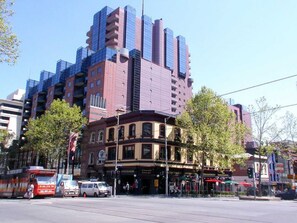 Front of property - Paramount Serviced Apartments (Melbourne)