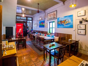 Frukost enligt egen beställning varje dag mot avgift