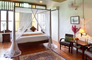 Deluxe Suite - Pelikat | In-room safe, individually decorated, individually furnished - Noordin Street House (George Town)