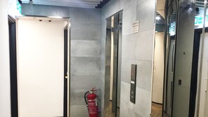 Ảnh chưa phân loại, 2 trong số 80 ảnh, nút