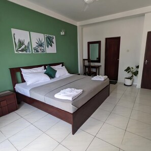 Superior King Room with Sea View | Egyptian cotton sheets, premium bedding, pillowtop beds - Palmyrah Residencies (Colombo)