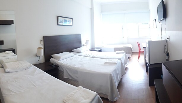 Phòng 4 | Minibar, bàn, truy cập Internet không dây miễn phí, bộ trải giường 
