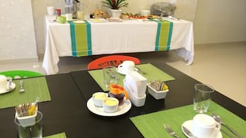 Desayuno estilo bufé