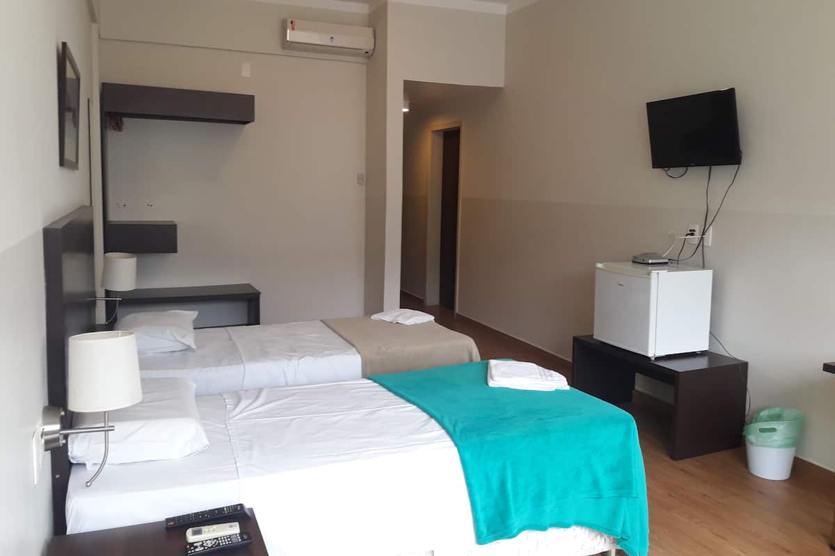 Minibar, bureau, Wi-Fi gratuit, draps fournis