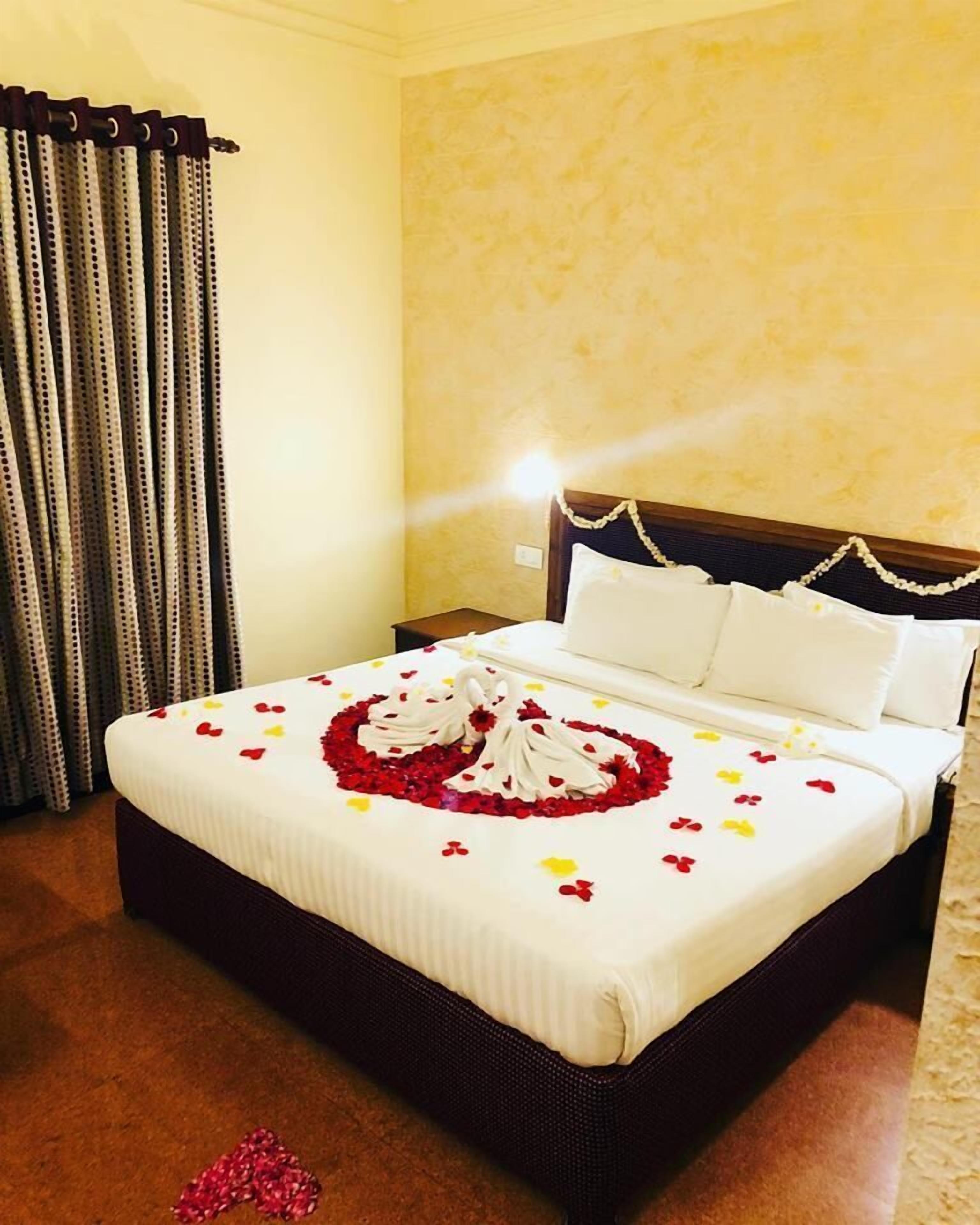 minibar, desk, iron/ironing board, free wifi