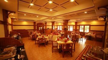 Daily buffet breakfast for a fee
